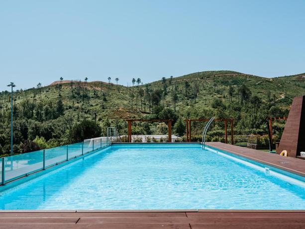 Imagen de la piscina del Hotel Boticas Art and Spa. Foto 23