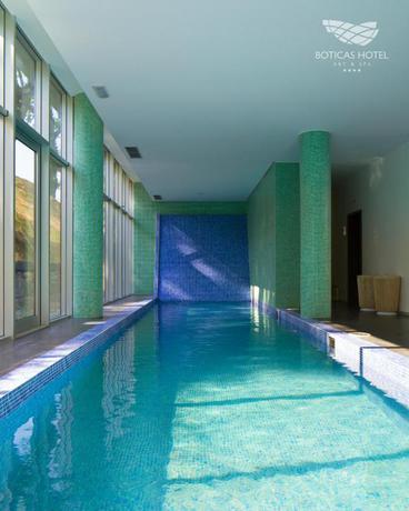 Imagen de la piscina del Hotel Boticas Art and Spa. Foto 20