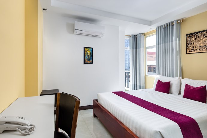 Imagen de la habitación del Hotel Botum Palace. Foto 1