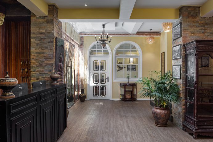 Imagen de los interiores del Hotel Botum Palace. Foto 20