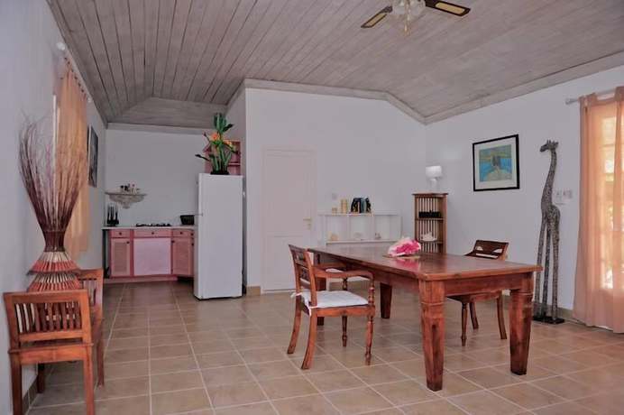 Imagen de la habitación del Hotel Bougainvilla. Foto 7