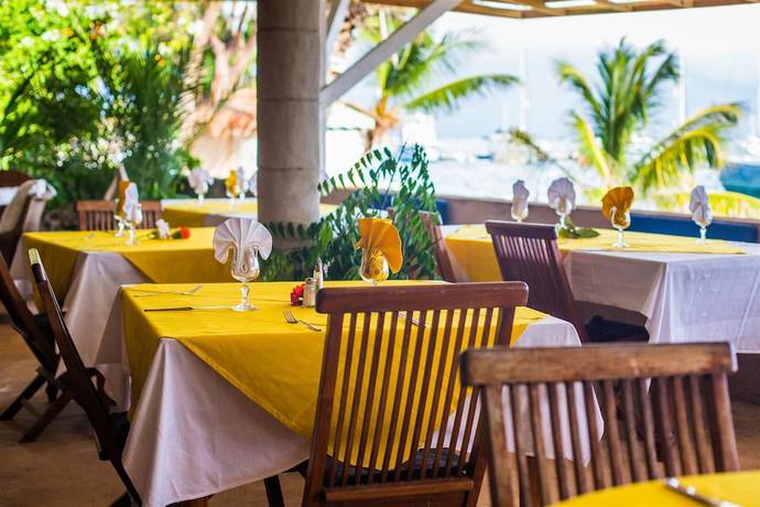 Imagen del bar/restaurante del Hotel Bougainvilla. Foto 2