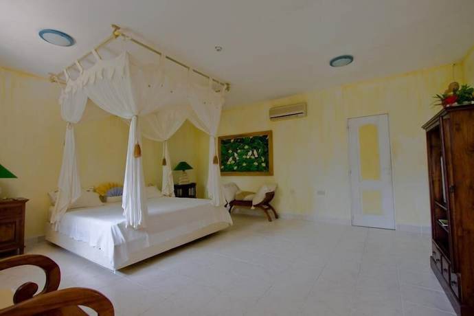 Imagen de la habitación del Hotel Bougainvilla. Foto 9