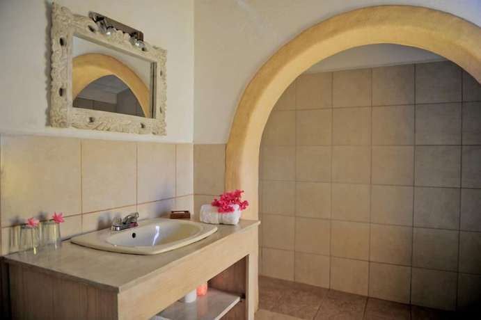 Imagen de la habitación del Hotel Bougainvilla. Foto 10