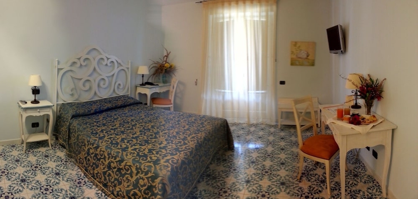 Imagen de la habitación del Hotel Bougainville, Lipari. Foto 11