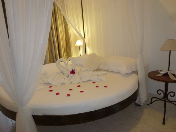 Imagen de la habitación del Hotel Bougainvillea Suites. Foto 15