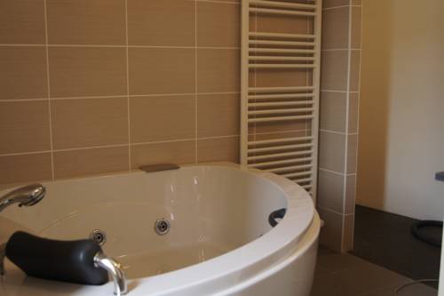 Imagen de la habitación del Hotel Bouillon. Foto 11