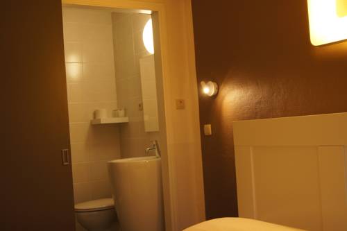 Imagen de la habitación del Hotel Bouillon. Foto 15
