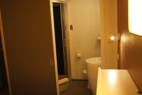 Imagen de la habitación del Hotel Bouillon. Foto 16