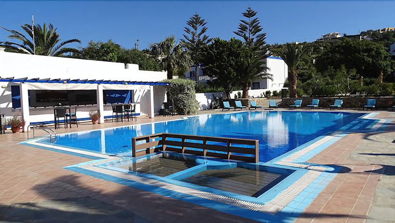 Imagen de la piscina del Hotel Boulafendis Apartments. Foto 19