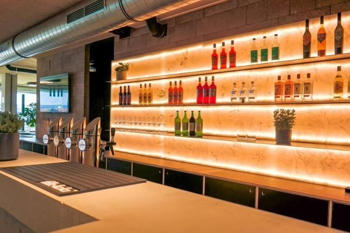 Imagen del bar/restaurante del Hotel Boulderbar Linz. Foto 14