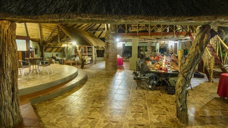 Imagen del bar/restaurante del Hotel Boulders Safari Lodge. Foto 2