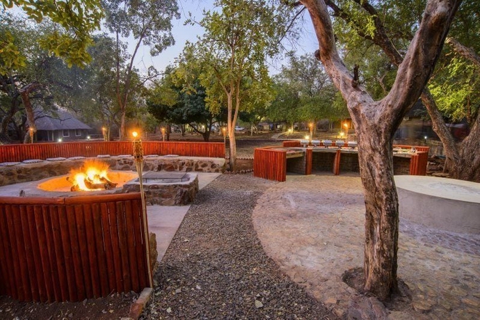 Imagen del bar/restaurante del Hotel Boulders Safari Lodge. Foto 6