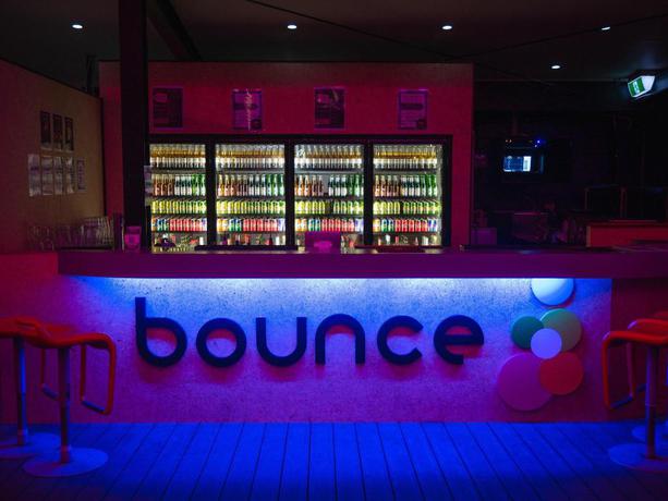 Imagen del bar/restaurante del Hotel Bounce Cairns. Foto 2
