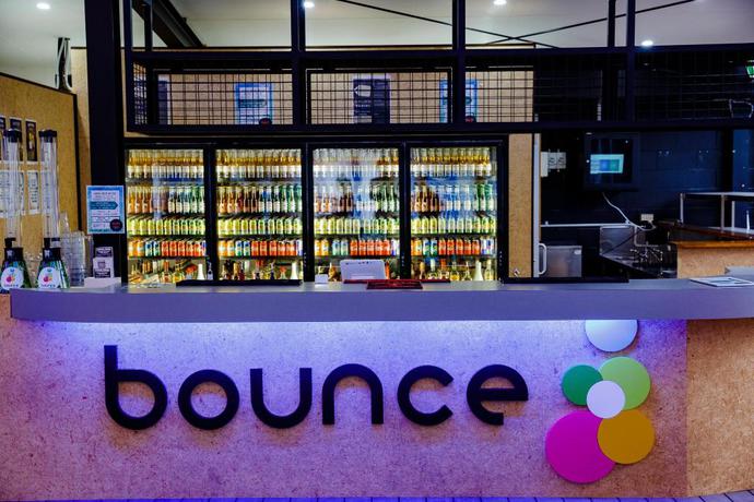 Imagen del bar/restaurante del Hotel Bounce Cairns. Foto 4