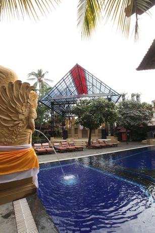 Imagen de la piscina del Hotel Bounty. Foto 13