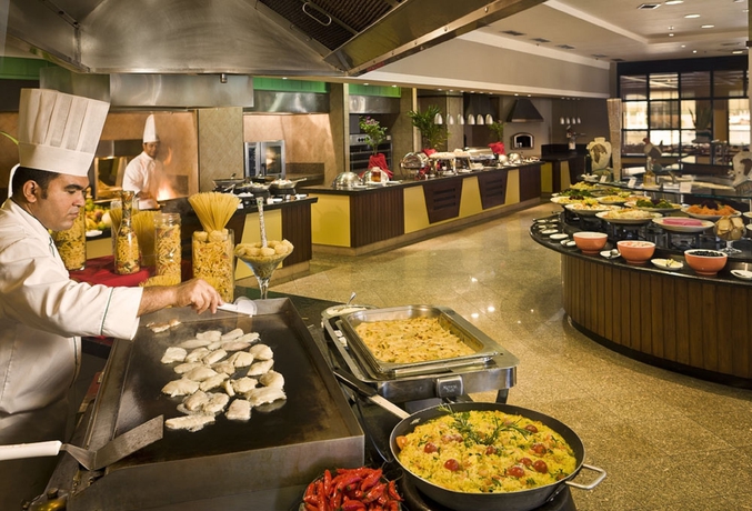 Imagen del bar/restaurante del Hotel Bourbon Atibaia Resort. Foto 11