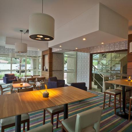 Imagen del bar/restaurante del Hotel Bourbon Barra Da Tijuca Residence. Foto 2