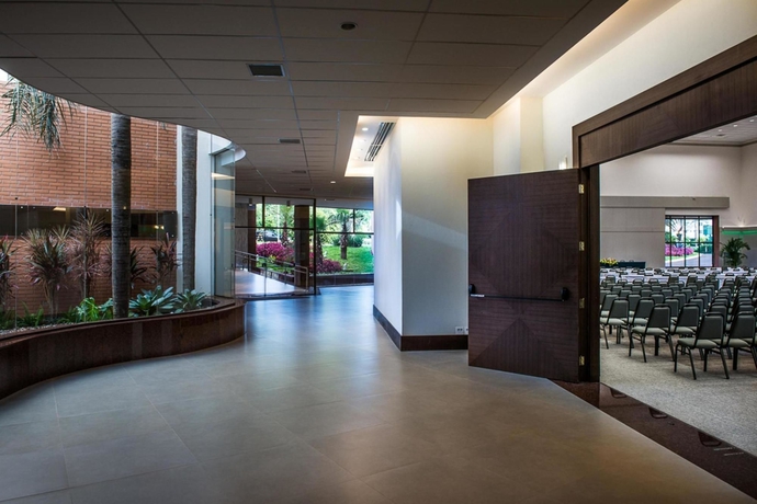 Imagen de los interiores del Hotel Bourbon Cataratas Do Igua&ccedil;u Thermas Eco Resort. Foto 10