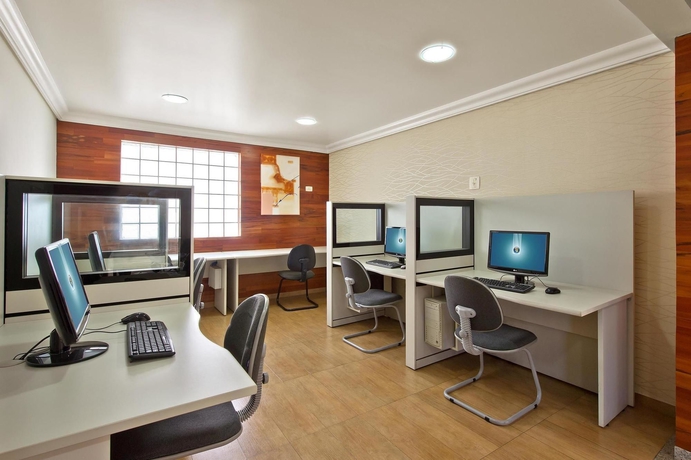 Imagen de los interiores del Hotel Bourbon Curitiba E Su&iacute;tes. Foto 12