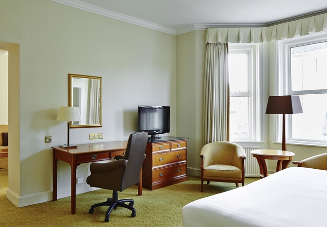 Imagen de la habitación del Hotel Bournemouth Highcliff Marriott. Foto 3