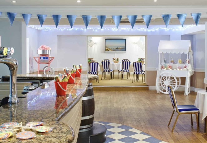 Imagen del bar/restaurante del Hotel Bournemouth Highcliff Marriott. Foto 2