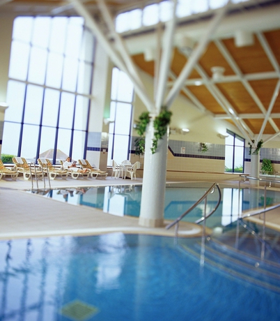 Imagen de la piscina del Hotel Bournemouth Highcliff Marriott. Foto 15