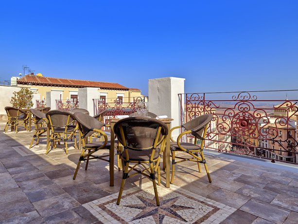 Imagen de los exteriores del Hotel Boutique Adolfo. Foto 12