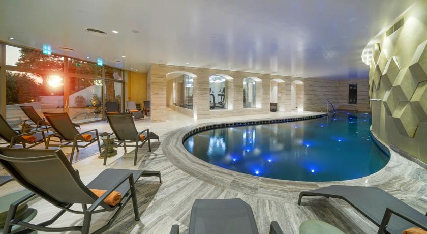 Imagen de la piscina del Hotel Boutique Alhambra. Foto 15