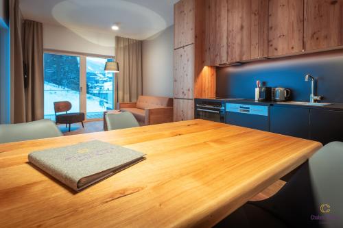 Imagen de la habitación del Hotel Boutique Aparthotel Chalets Coburg. Foto 9