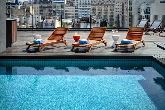 Imagen de la piscina del Hotel Boutique Apartments San Telmo. Foto 15