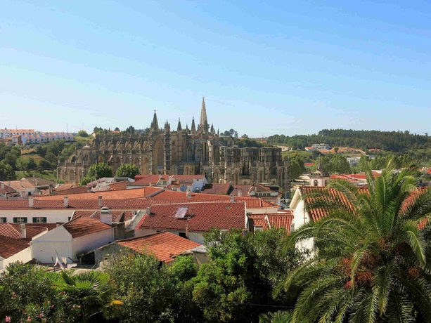 Imagen de la piscina del Hotel Boutique Casa Do Outeiro - Arts and Crafts. Foto 16