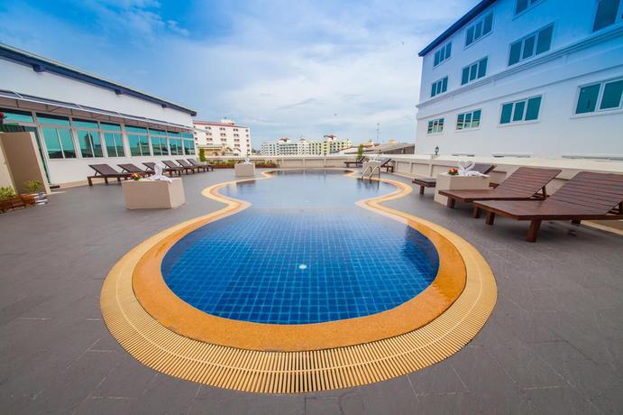 Imagen de la piscina del Hotel Boutique City and Bravo Pattaya. Foto 11