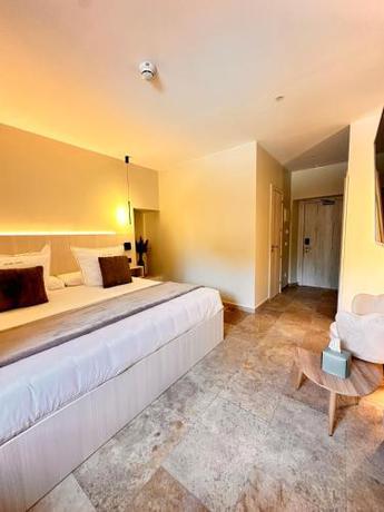 Imagen de la habitación del Hotel Boutique Comtal Empuries. Foto 7