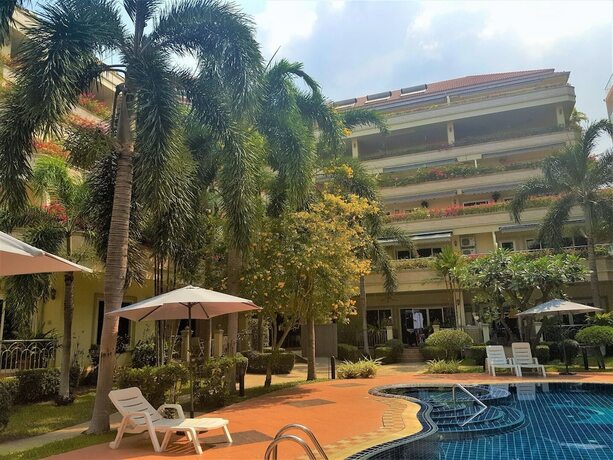 Imagen de la piscina del Hotel Boutique Condo Pratumnak. Foto 14