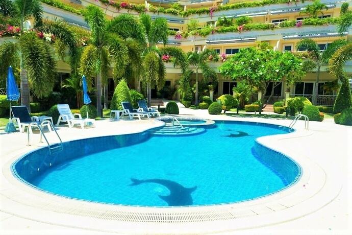 Imagen de la piscina del Hotel Boutique Condo Pratumnak. Foto 15