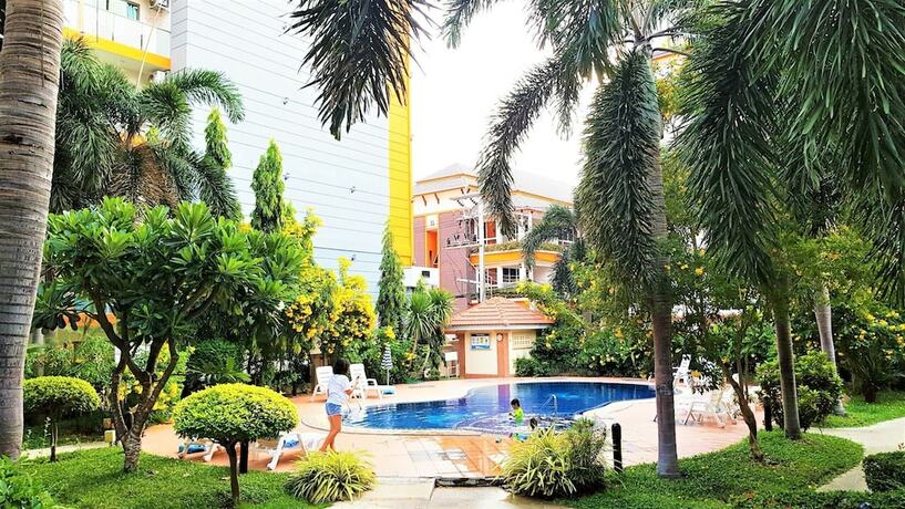 Imagen de la piscina del Hotel Boutique Condo Pratumnak. Foto 19