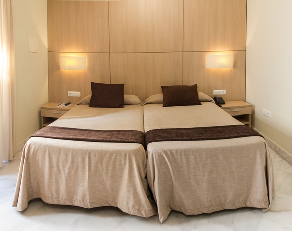 Imagen de la habitación del Hotel Boutique Convento Cádiz. Foto 11