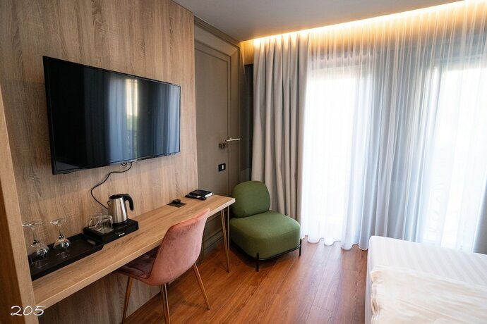 Imagen de la habitación del Hotel Boutique Cosmopolita Timisoara. Foto 16