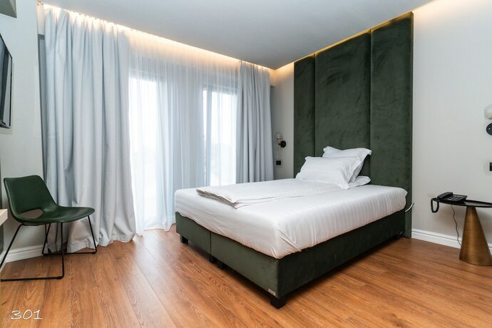 Imagen de la habitación del Hotel Boutique Cosmopolita Timisoara. Foto 19
