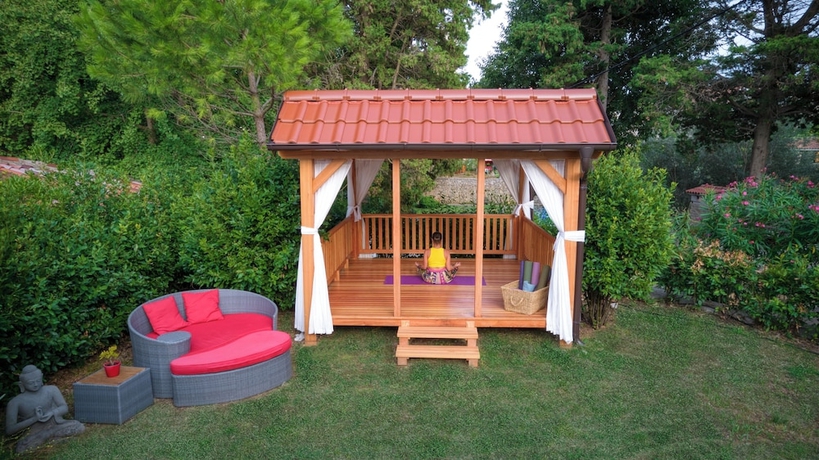 Imagen de los exteriores del Hotel Boutique Dolphin Suites. Foto 11