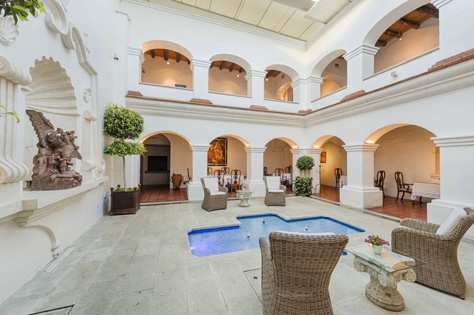 Imagen de la piscina del Hotel Boutique &Eacute;bano. Foto 16