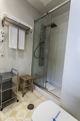 Imagen de la habitación del Hotel Boutique Elvira Plaza. Foto 5