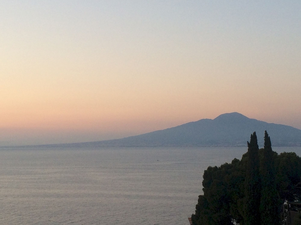 Imagen de los exteriores del Hotel Boutique Helios. Foto 11