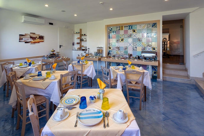 Imagen del bar/restaurante del Hotel Boutique Helios. Foto 4