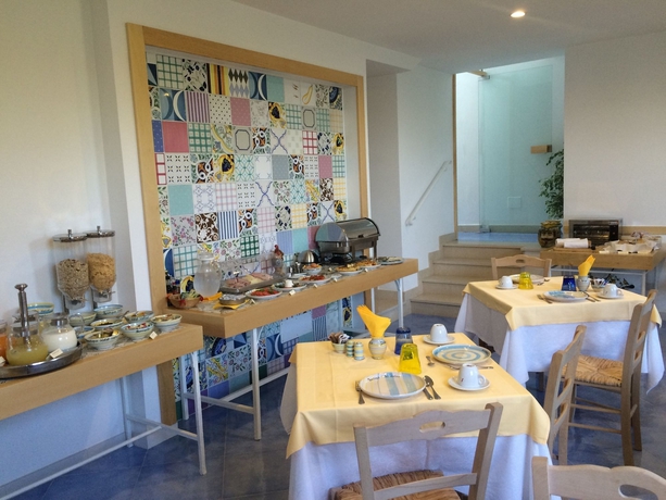 Imagen del bar/restaurante del Hotel Boutique Helios. Foto 5