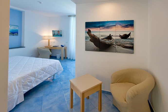 Imagen de la habitación del Hotel Boutique Helios. Foto 10