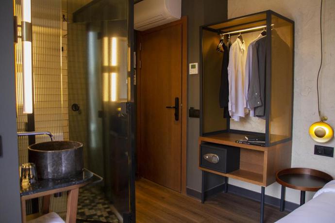 Imagen de la habitación del Hotel Boutique Letoh Letoh San Sebasti&aacute;n. Foto 7