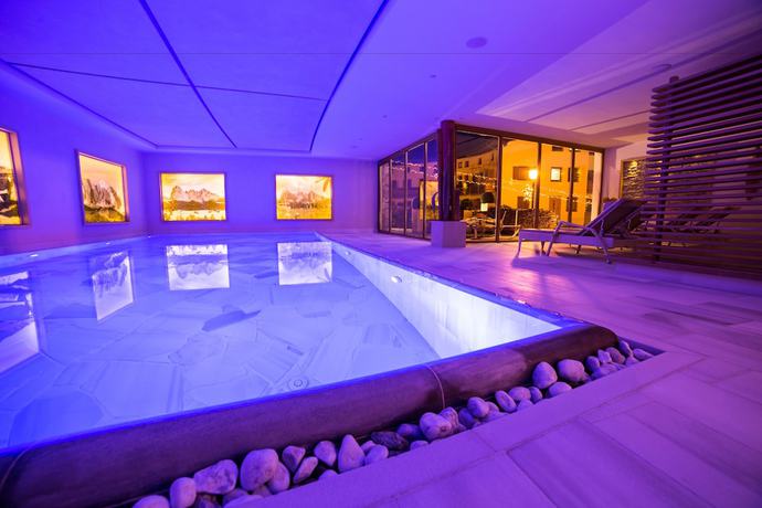 Imagen de la piscina del Hotel Boutique Nives. Foto 16