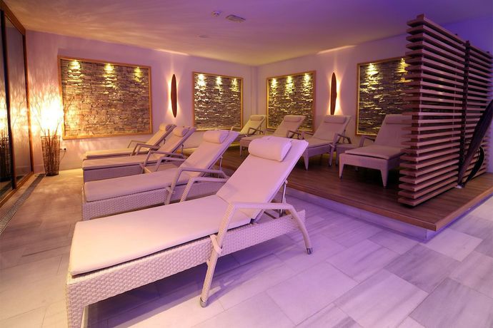 Imagen de la piscina del Hotel Boutique Nives. Foto 18